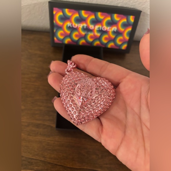 Kurt Geiger Sparkling Pink Heart Key Holder - Picture 2 of 7